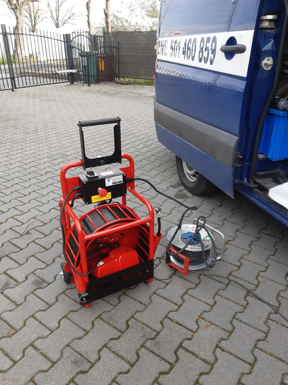 Frezowanie rur i mechaniczne czyszczenie kanalizacji technologią PICOTE — fotografia 1